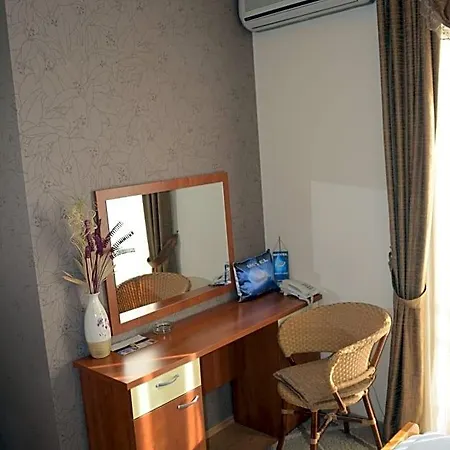 Braca Lazic 3*