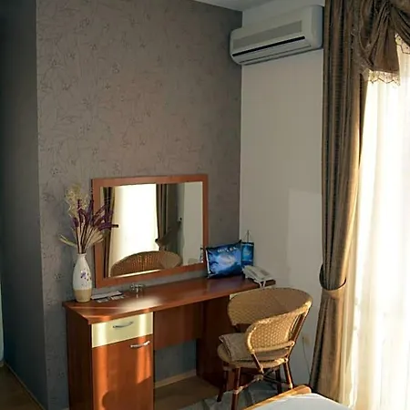 Braca Lazic 3*