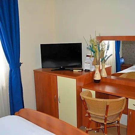 Braca Lazic 3*