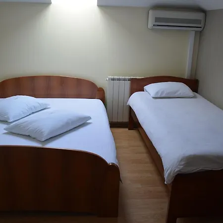 모텔 Braca Lazic 3*